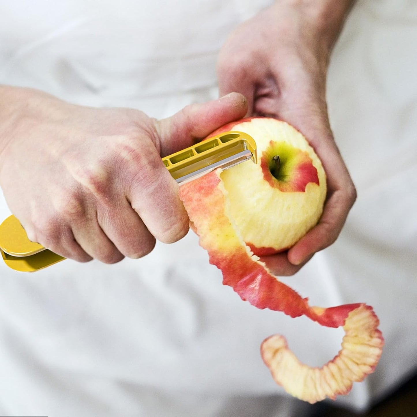Peeler Multifunctional pentru Legume si Fructe, Curatator Pliabil cu Lame Duble Rotative, Otel Inoxidabil si ABS, 3.6 x 9.1 cm, Galben
