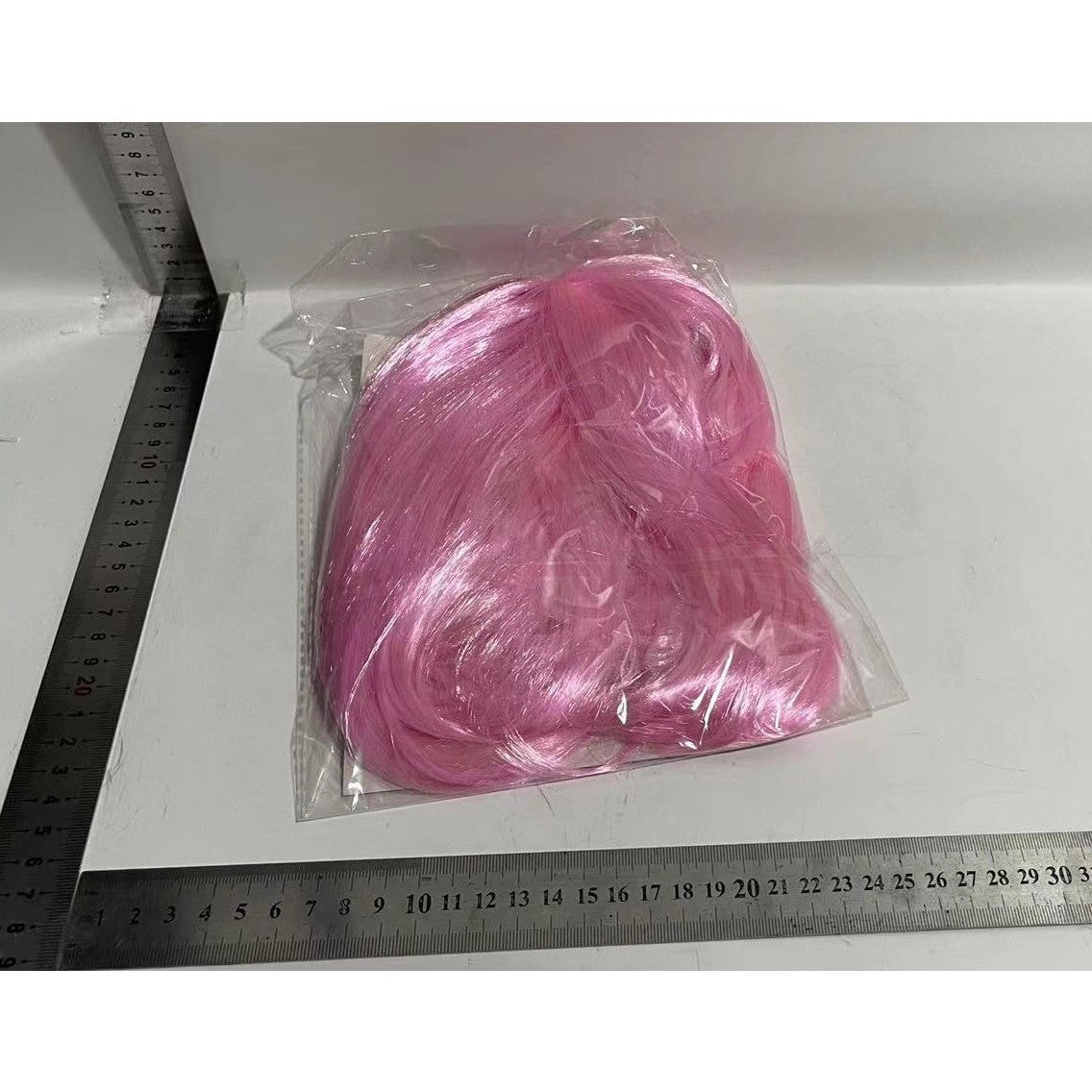 Peruca Cosplay Tunsoare Bob cu Breton, Accesoriu Costume Carnaval si Halloween, Fibra Sintetica PET, Marime Universala, Roz Deschis