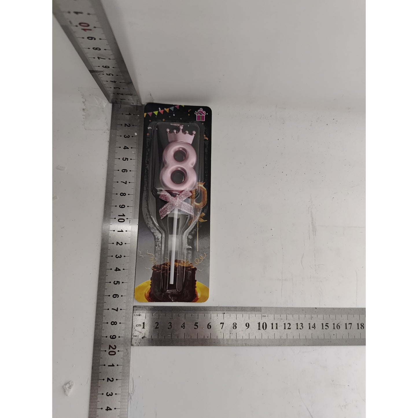 Lumanare Tort Cifra 8, Model Coroana cu Fundita, Parafina cu Suport Integrat, 6 x 2.5 cm, Mov