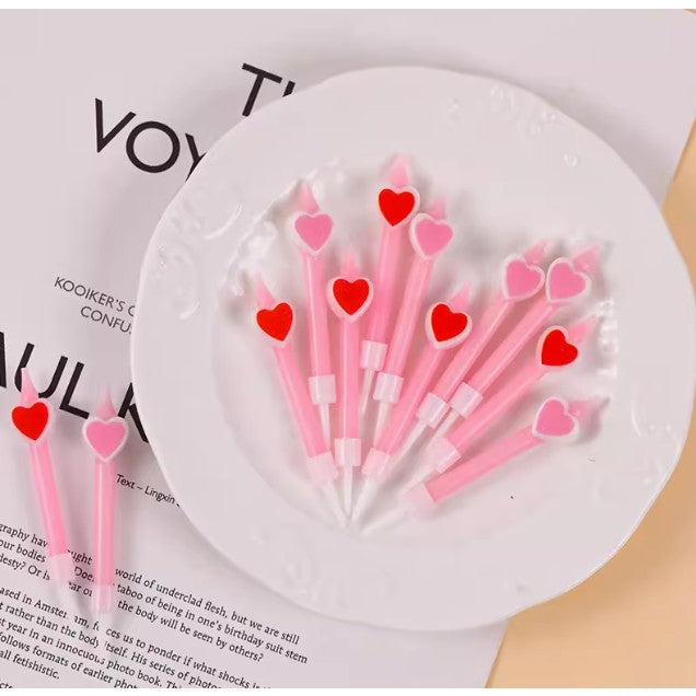 Set 6 Lumanari Pentru Tort, Model Creion cu Inimioare Happy Birthday, Ceara cu Suport Inclus, 5.9 x 1.1 cm, Roz