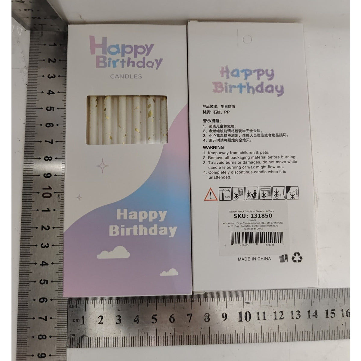 Set 6 Lumanari Tort Happy Birthday, Lumanari Lungi Tip Creion cu Sclipici si Paiete, Parafina cu Suport, 10 cm, Alb/Auriu
