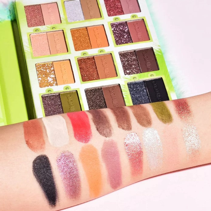 Kevin&Coco Set Machiaj cu 38 Culori, Paleta Farduri de Ochi, Iluminator si Contouring, Design Portabil cu Husa Pufoasa Model Broscuta, Ingrediente Non-Toxice, Multicolor, 17.3x12.5x5 cm