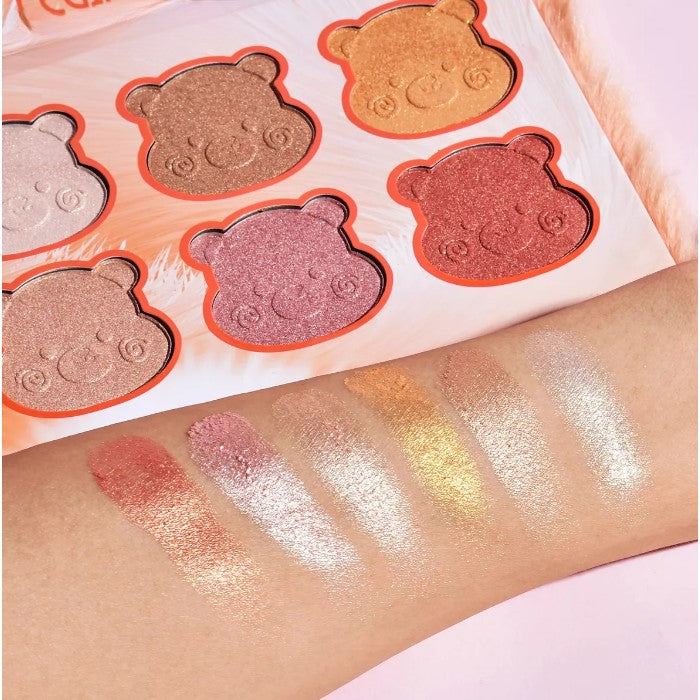Kevin&Coco Set Machiaj cu 6 Culori Iluminator, Paleta Iluminatoare Pigmentate, Husa Pufoasa Model Ursulet, 17.3 x 12.5 x 5 cm, Multicolor