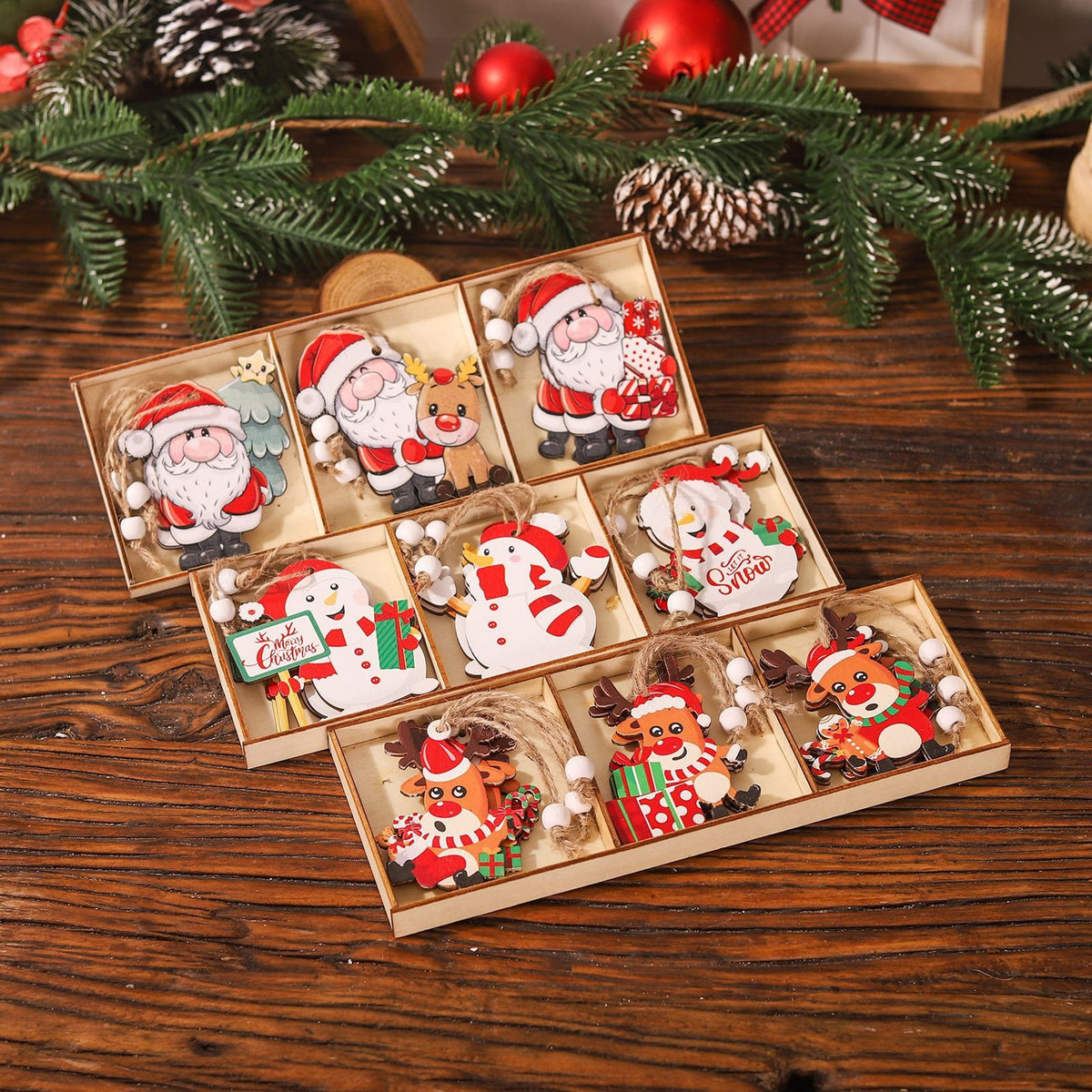 Set 9 Decoratiuni de Craciun pentru Brad, Model Reni cu Snur de Agatare, Lemn Natural Pictat, 3 Designuri Diferite, Multicolor