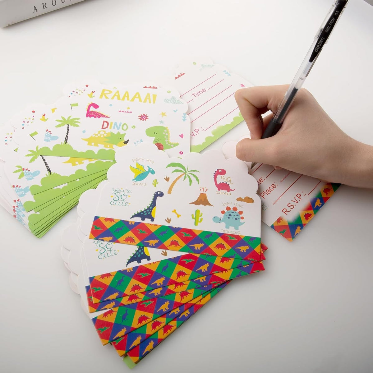 Set 10 Invitatii pentru Petrecere Copii, Colectia Dino Park cu Dinozauri, Carton Rezistent, Multicolor, 11 x 14 cm