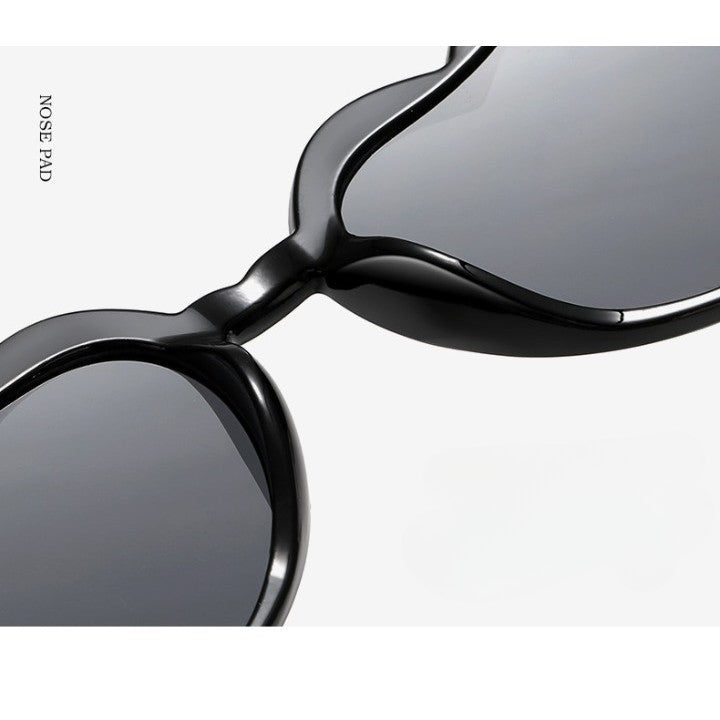 Ochelari de Soare in Forma de Inima pentru Petrecerea Burlacitelor, Protectie UV, Accesorii Nunta si Festival, Rama Plastic, 14.7x4.9x14.2 cm, Negru