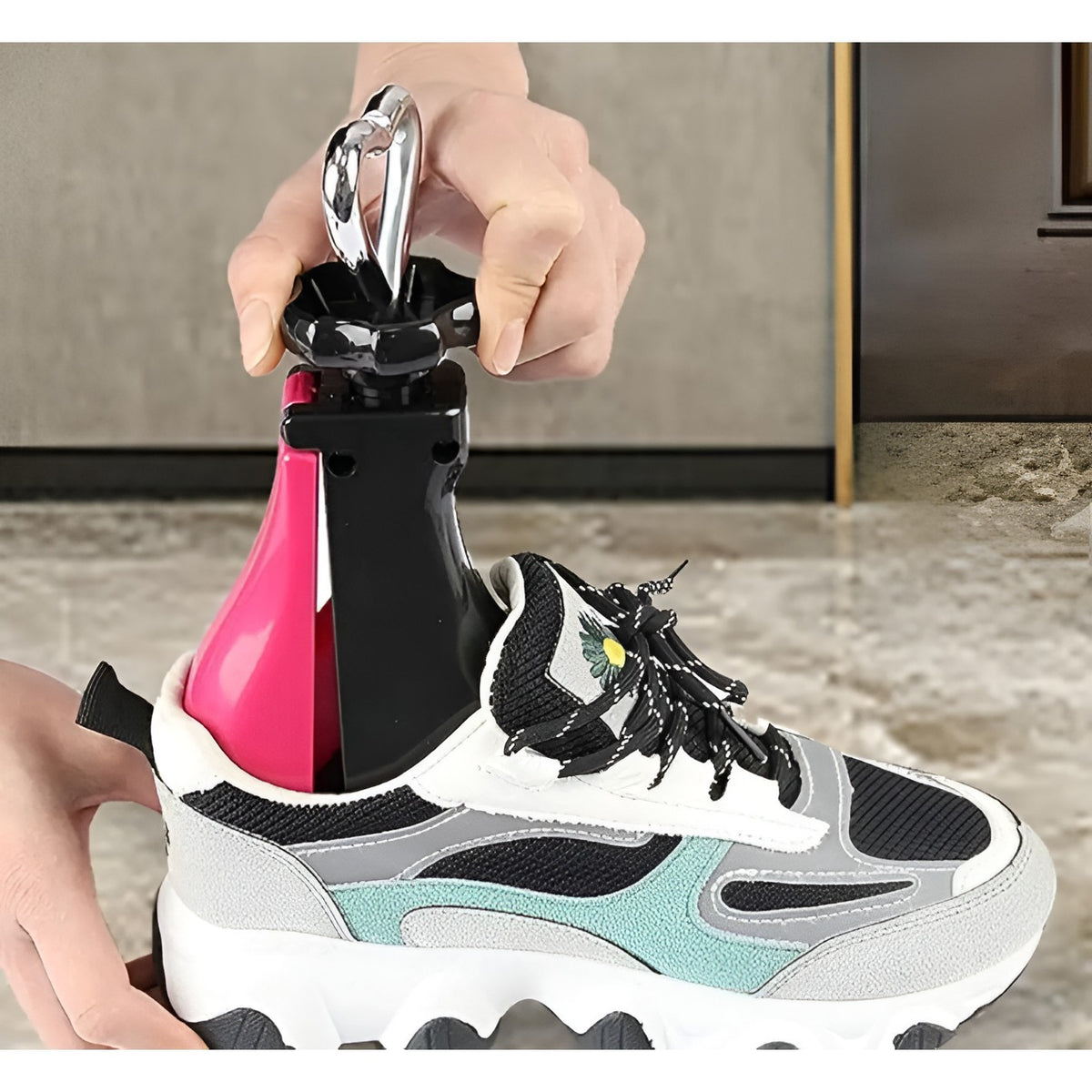 Calapod Pantofi Profesional Reglabil, Alungire si Largire 4 Directii, Sistem cu Arc si Accesorii Incluse, Material PP, Marime 40-47, Roz/Negru