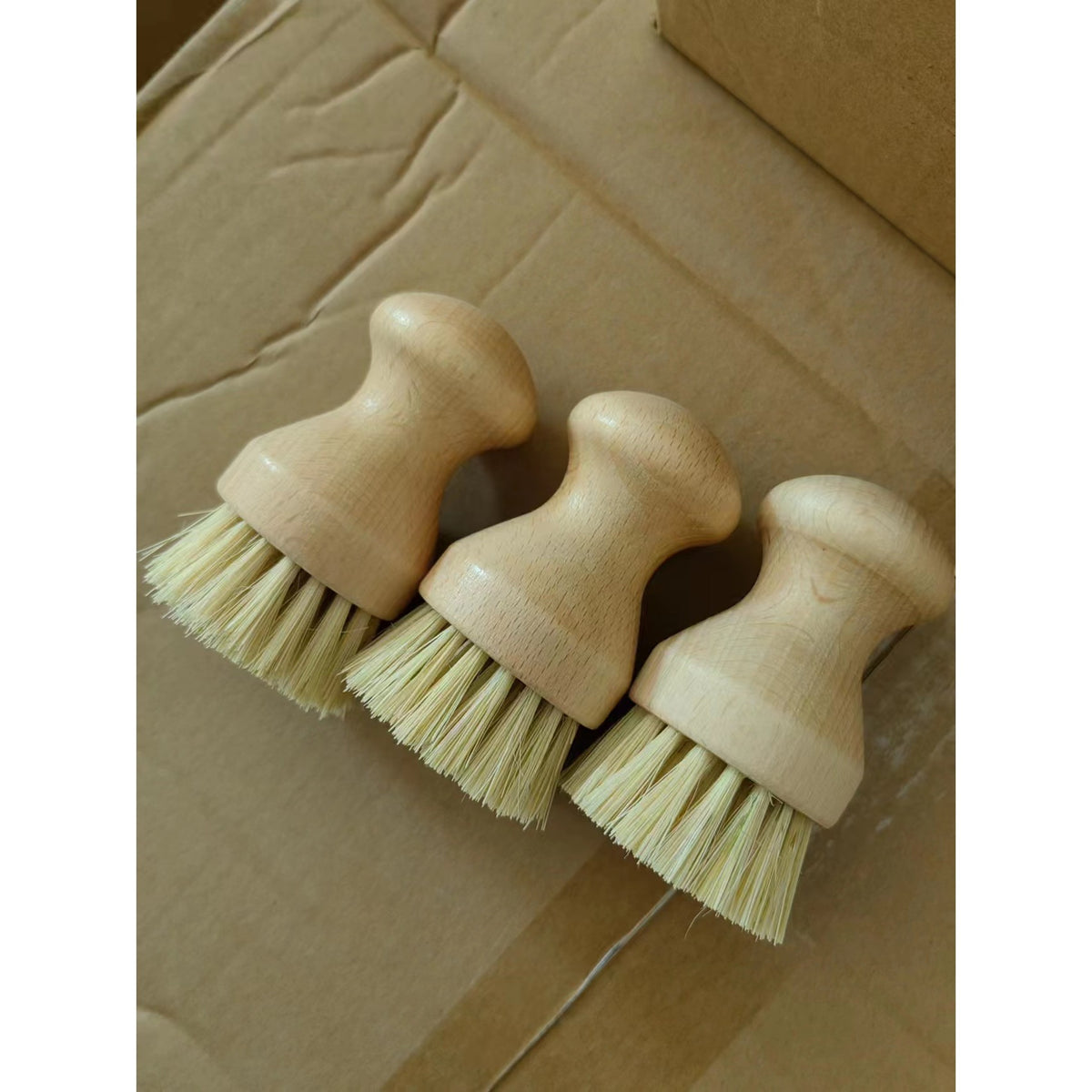 Perie de Curatat Vase si Alimente, Design Ergonomic Antialunecare, Lemn de Bambus si Sisal Natural, 8 x 5 cm, Maro