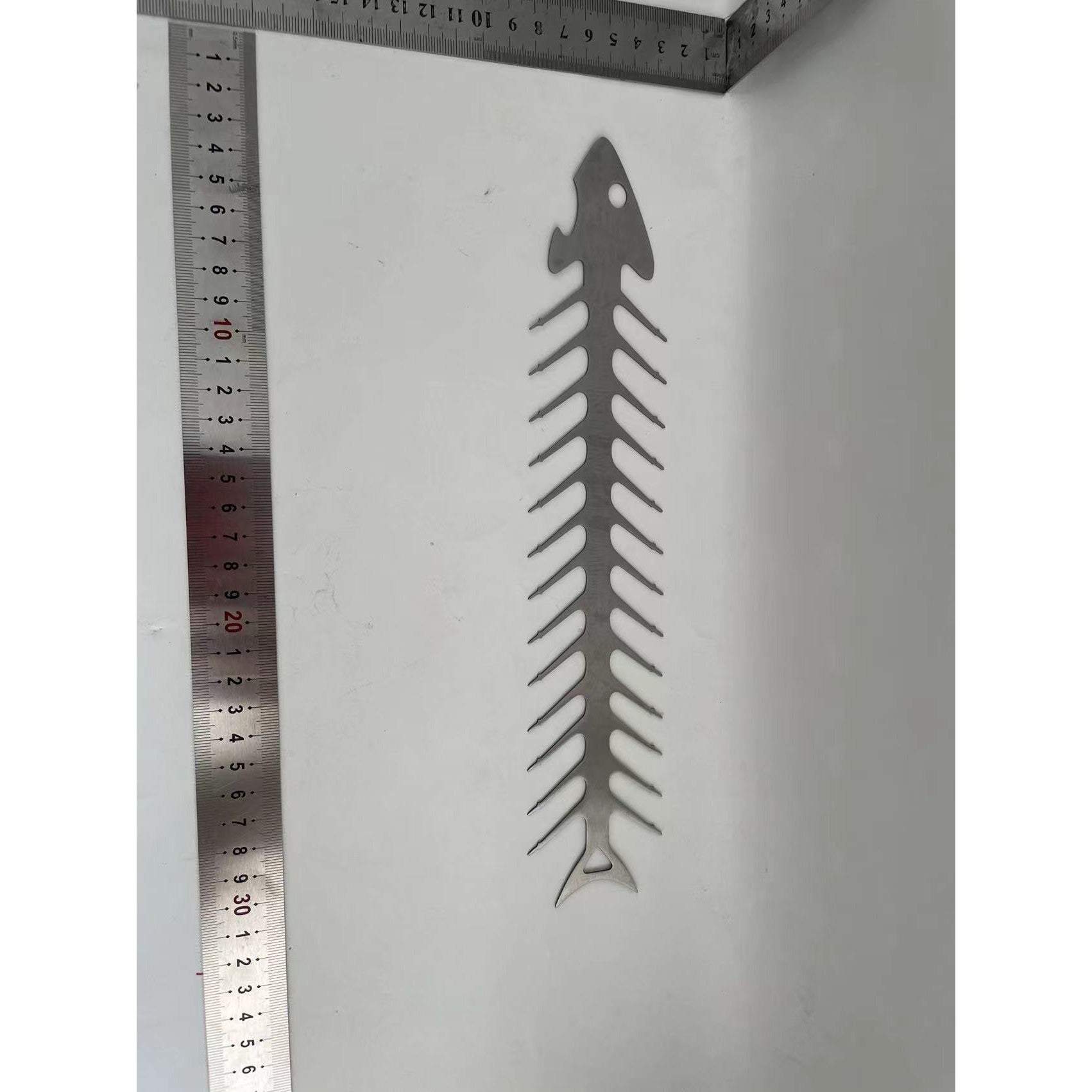Forma pentru Frigărui, Suport Grătar Model Oase de Pește, Instrument BBQ cu Deschizător de Sticle, Oțel Inoxidabil, 30x6 cm, Argintiu
