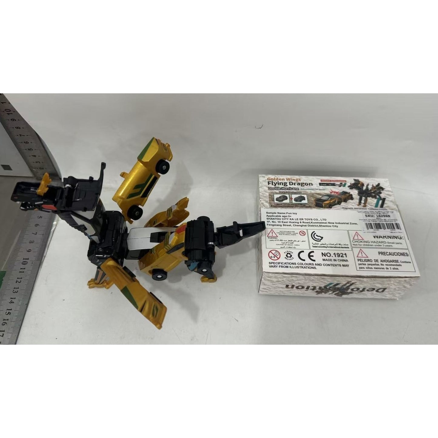 Golden Wing Jucarie Transformabila 2in1 Masina Dragon, Activare Magnetica prin Coliziune, Plastic ABS, +6 Ani, Auriu, 11.3 x 13.5 x 4.5 cm