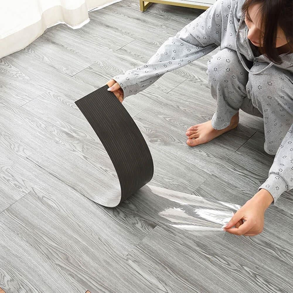Placi Autoadezive Pentru Pardoseala, LVT Impermeabil si Ignifug, Aspect Lemn, PVC cu 6 Straturi, Set 36 Bucati, 5 m2, 91.44 x 15.24 cm, Grosime 1.5 mm, Gri