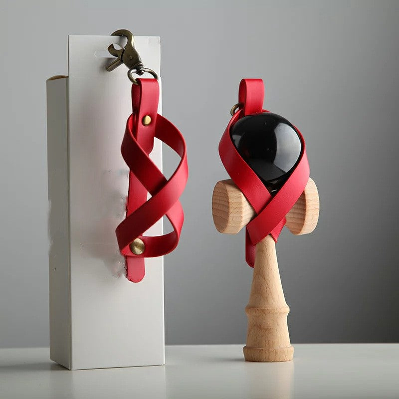 Husa Pentru Kendama, Suport De Depozitare Si Transport Tip Breloc, Piele Ecologica, Catarama Metalica Si Prindere Cu Capse, 12 x 6 cm, Rosu