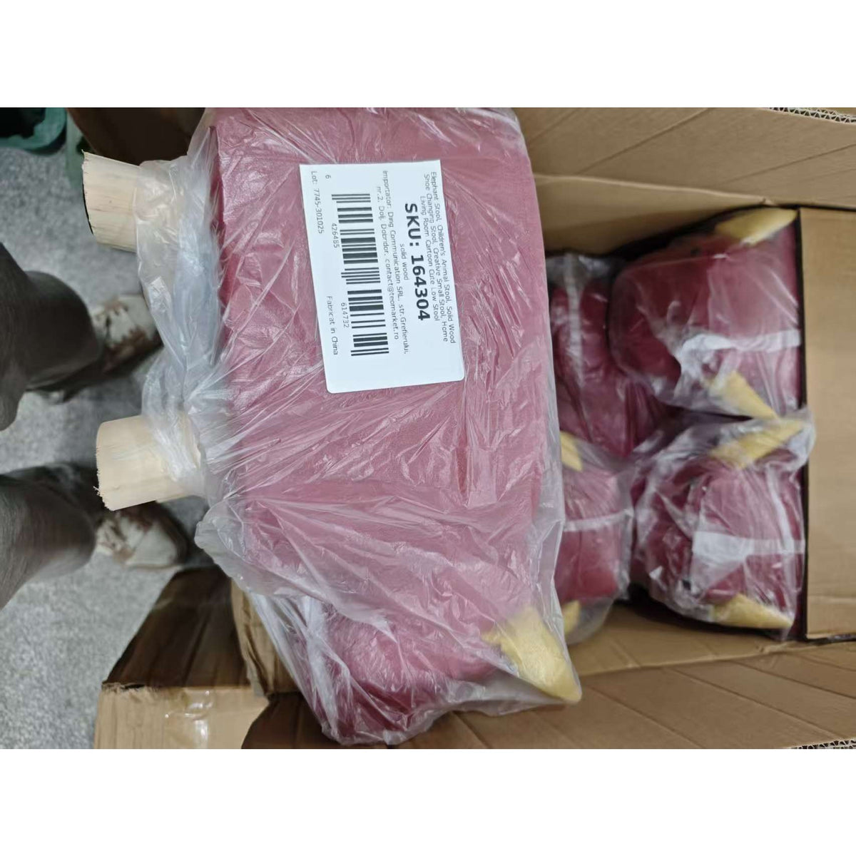 Taburet pentru Copii, Scaun Tip Taburet Model Vacuta, Lemn Masiv si Textil Moale, Captuseala Burete, 30 x 25 x 25 cm, Rosu