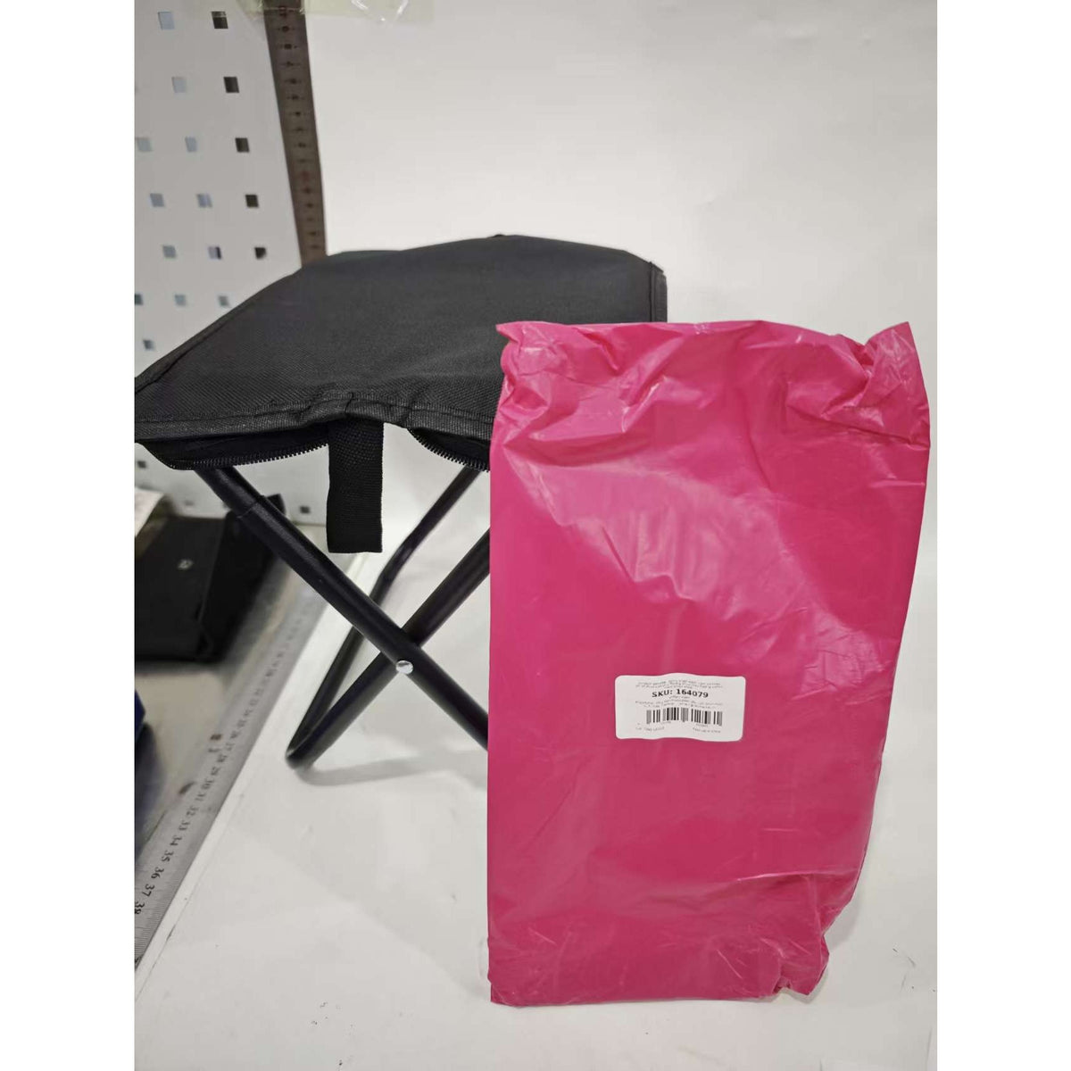 Scaun Pliabil Portabil pentru Camping si Pescuit, Cadru Metalic si Panza Oxford, Adulti, 24 x 24 x 28 cm, Negru