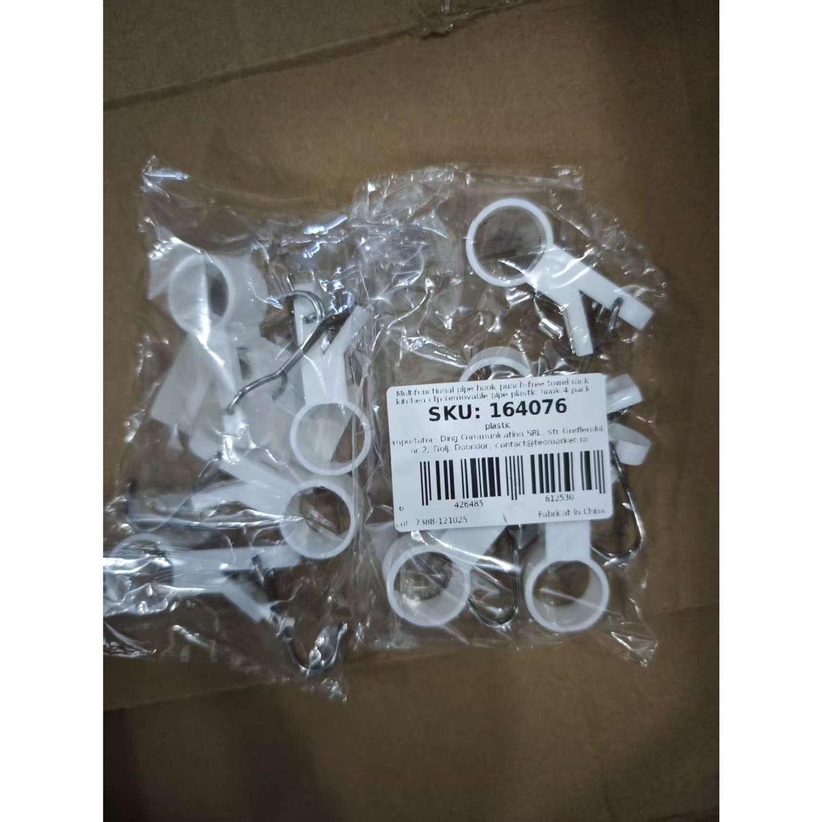 Set 4 Carlige Multifunctionale Tubulare, Suport Mobile pentru Baie si Bucatarie, Montare Fara Gaurire pe Tija, Material ABS Rezistent, 8.7 x 3.5 cm, Alb