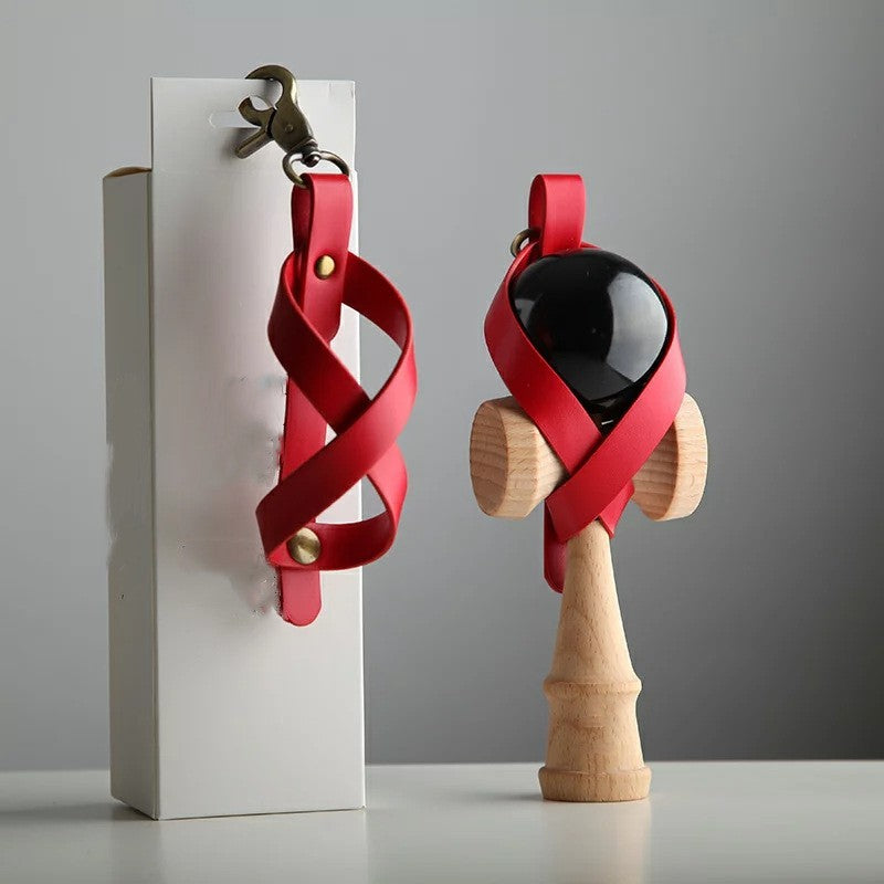 Husa pentru Kendama, Suport Depozitare si Transport cu Catarama de Agatare Tip Breloc, Piele Ecologica, 12 x 6 cm, Rosu