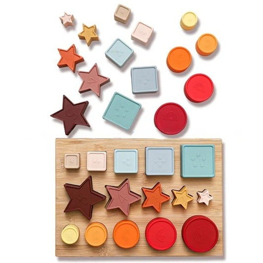 Jucarie Educativa Montessori, Sortator Forme Geometrice Stivuibile pentru Dezvoltare Senzoriala, Silicon Alimentar si Lemn de Bambus, 15 Piese, 27 x 19 cm, Multicolor, +12 Luni