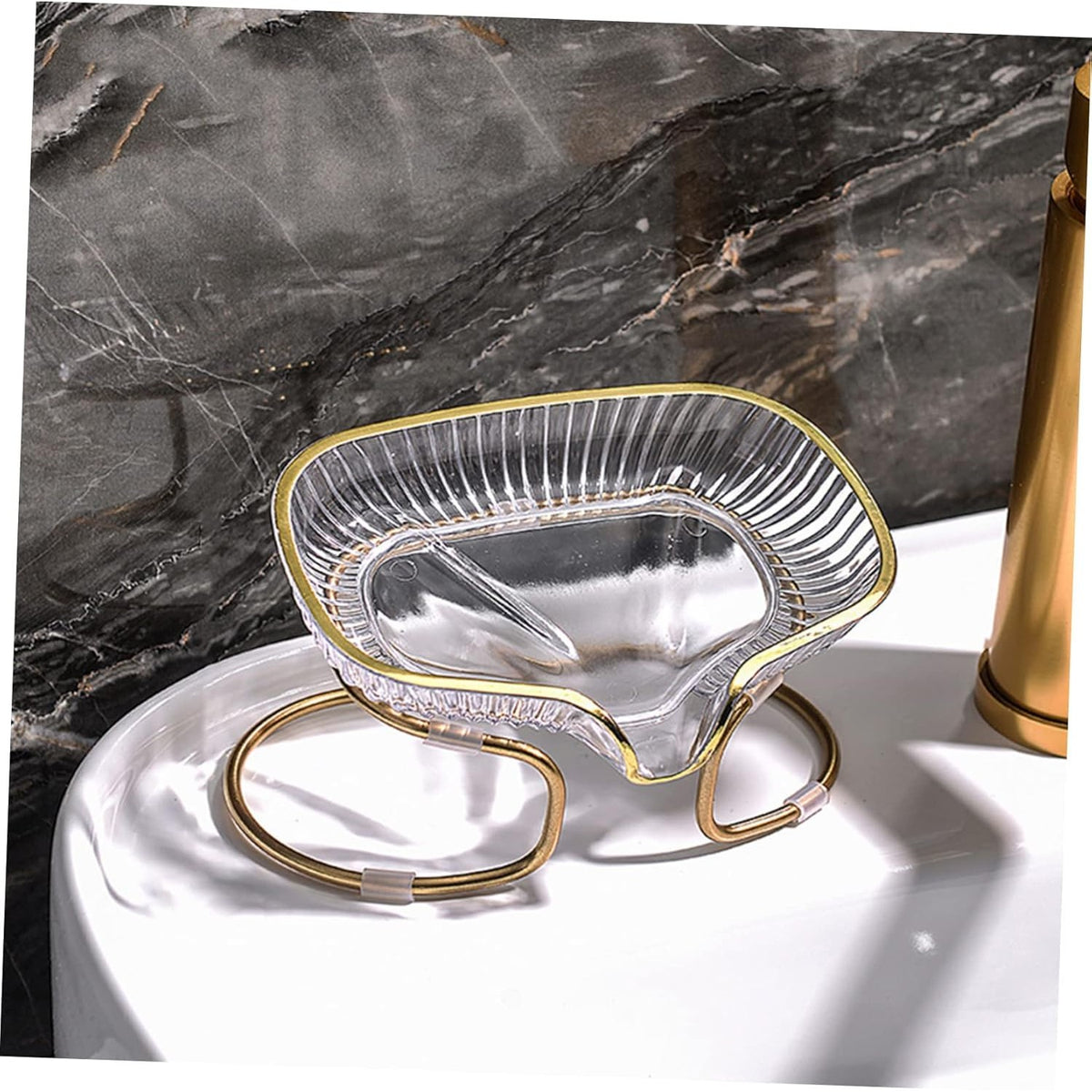 Savoniera cu Suport si Sistem de Scurgere, Design Inclinat cu Margine Aurie, Material TPE Flexibil, Transparent, 14 x 8.5 x 9 cm