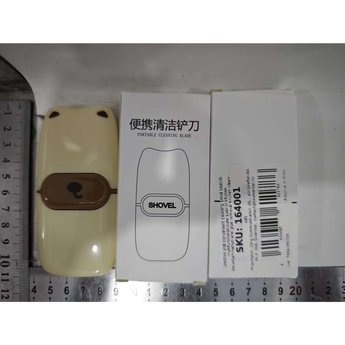 Mini Racletă de Curățare pentru Etichete și Adezivi, Instrument Răzuire cu Mâner Ergonomic, ABS și Metal, 2 Lame Metalice Incluse, 10 x 4.8 cm, Maro