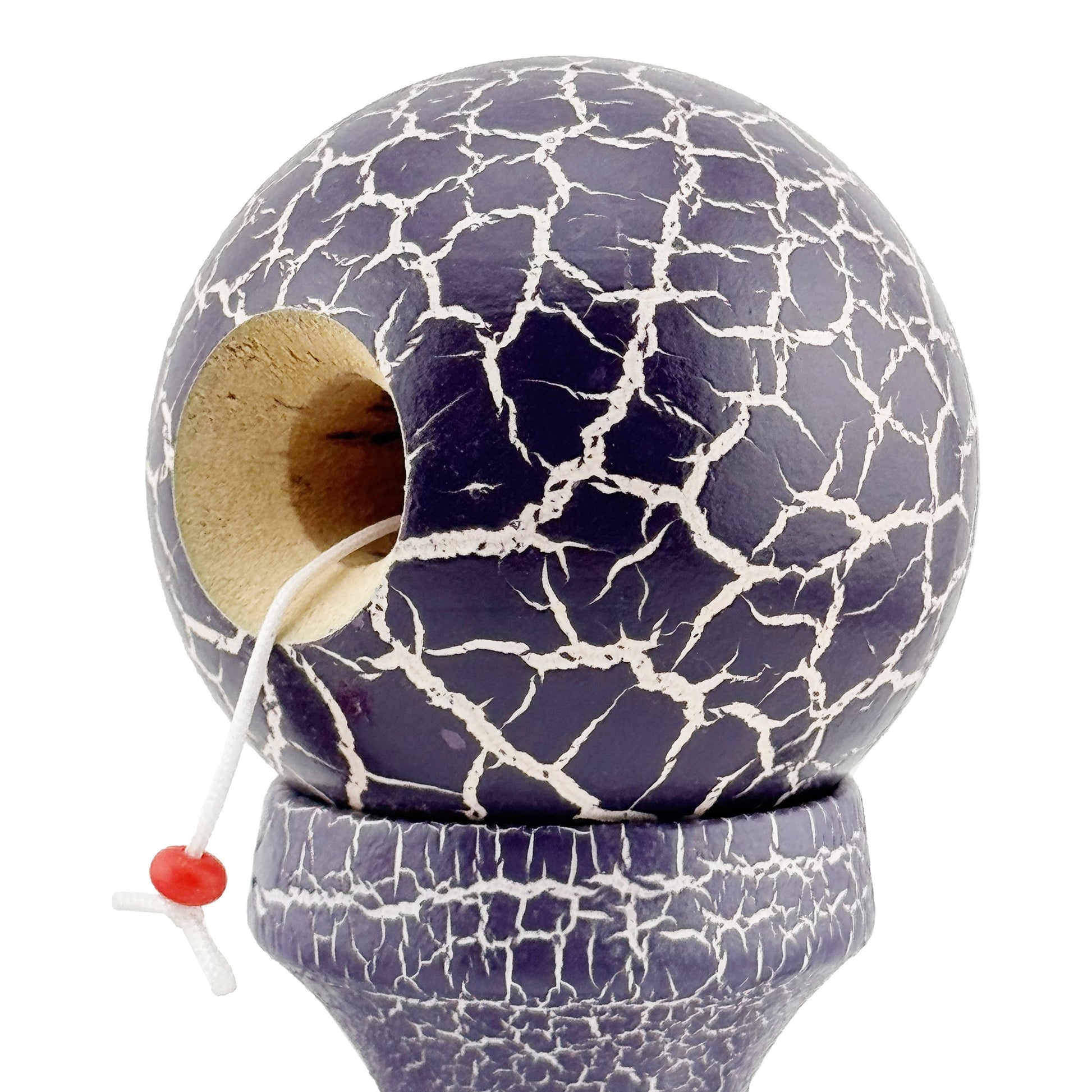 Kendama X Originala Berbis – Jucarie Interactiva din Lemn, 18 cm, Joc de Indemanare pentru Copii si Adulti, Design Cracked Mov-Alb