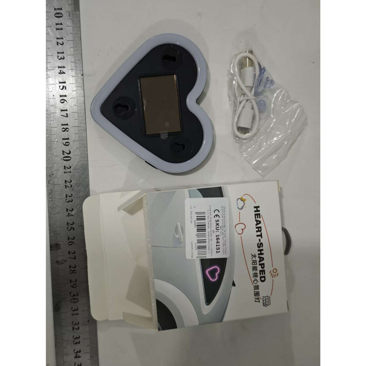 Lumini Auto Ambientale Neon, Model Inima, Incarcare Solara si USB Type-C, Afisaj Baterie, Material ABS cu 3 Ventuze, 9.7 x 8.4 x 1.6 cm, Albastru