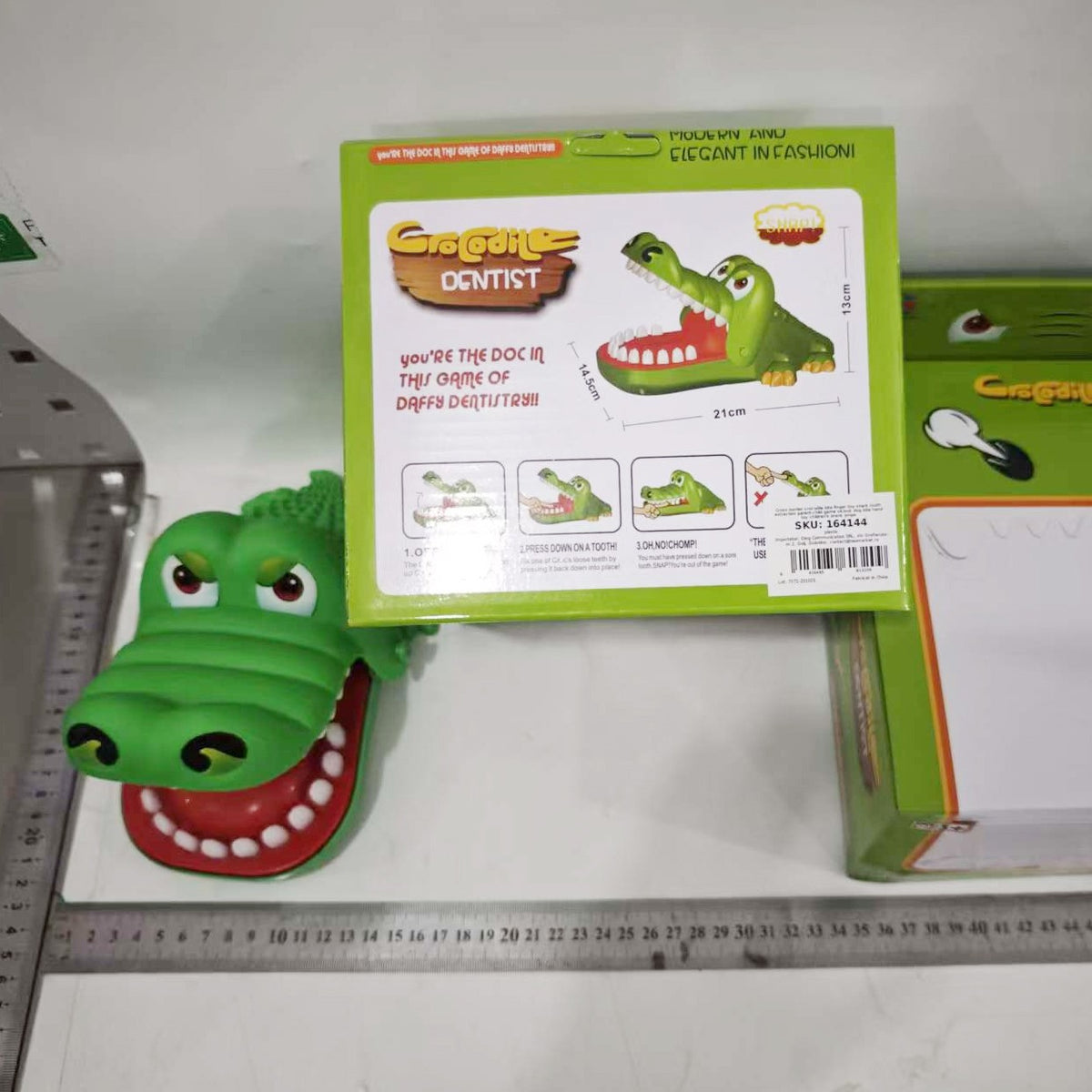 Jucarie Interactiva Crocodil Dentist, Joc De Grup Si Familie, Indemanare Si Suspans, Plastic Rezistent, 13 Dinti, Model Extra Big 21 x 14.5 x 11 cm, Verde