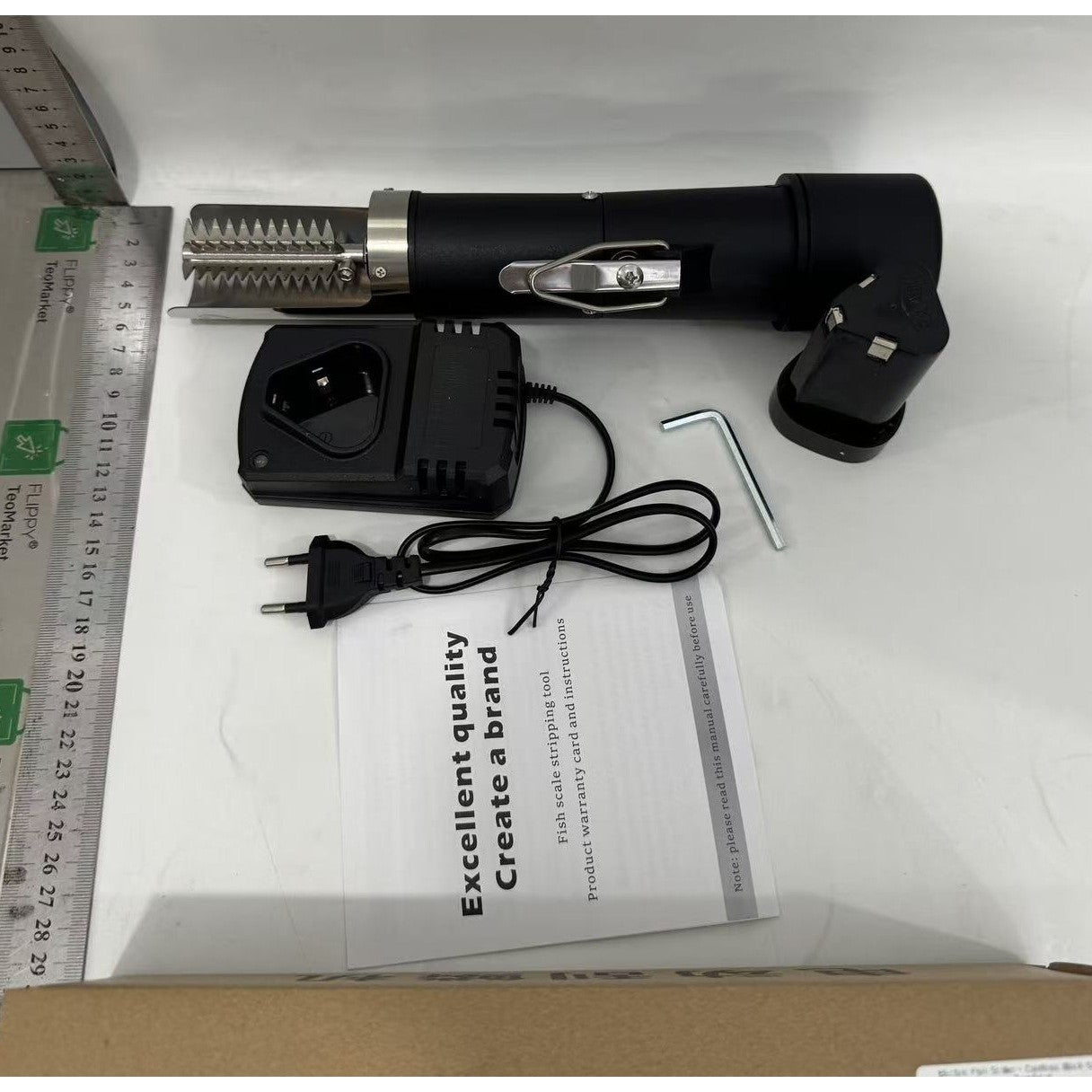 Aparat Electric de Curatare Solzi Peste, Dispozitiv Portabil Fara Fir, Rezistent la Apa, Lama Otel Inoxidabil 304, Motor 98W, Acumulator 2600 mAh, Incarcare Wireless, 28 x 5 cm, Negru