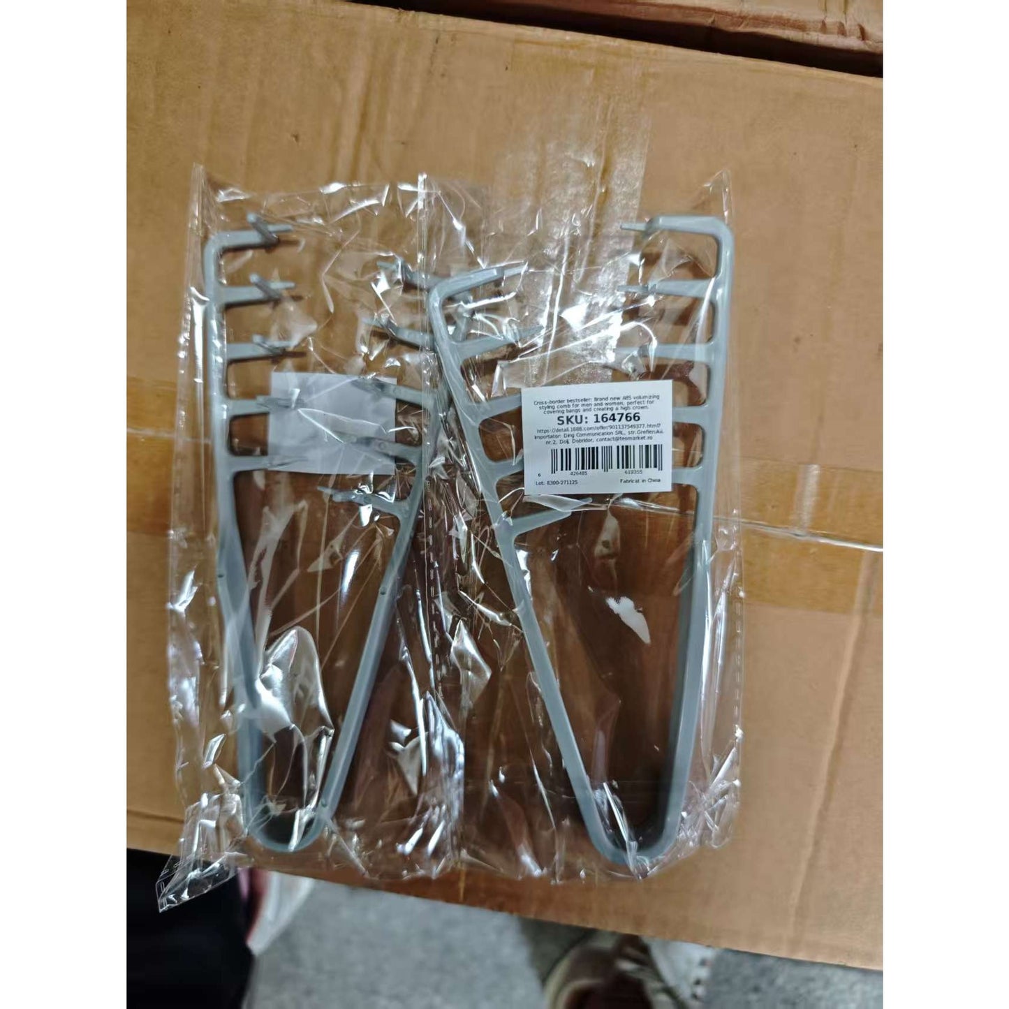 Pieptan pentru Volum si Coafare, Dinti Rari cu Efect Antistatic, Design Ergonomic, Material ABS Rezistent, 19 x 9 cm, Gri
