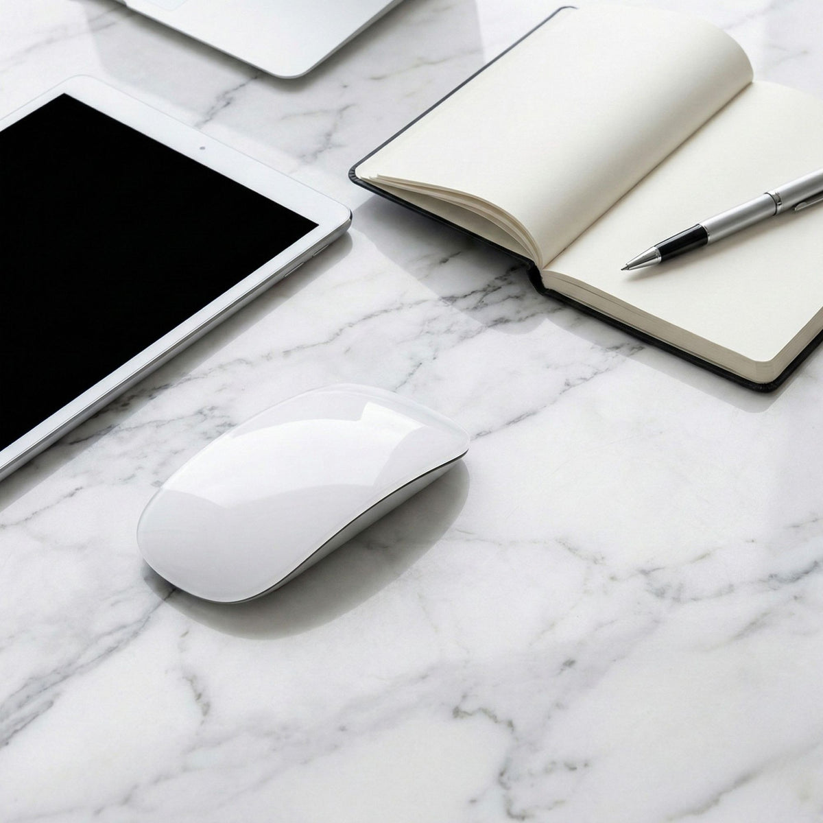 M103 Mouse Wireless cu Gesturi, Bluetooth si 2.4GHz, Reincarcabil prin USB, Ultra Subtire si Silentios, 1600 DPI Ajustabil, Buton Desktop, Compatibil PC, Laptop si Tableta, Alb