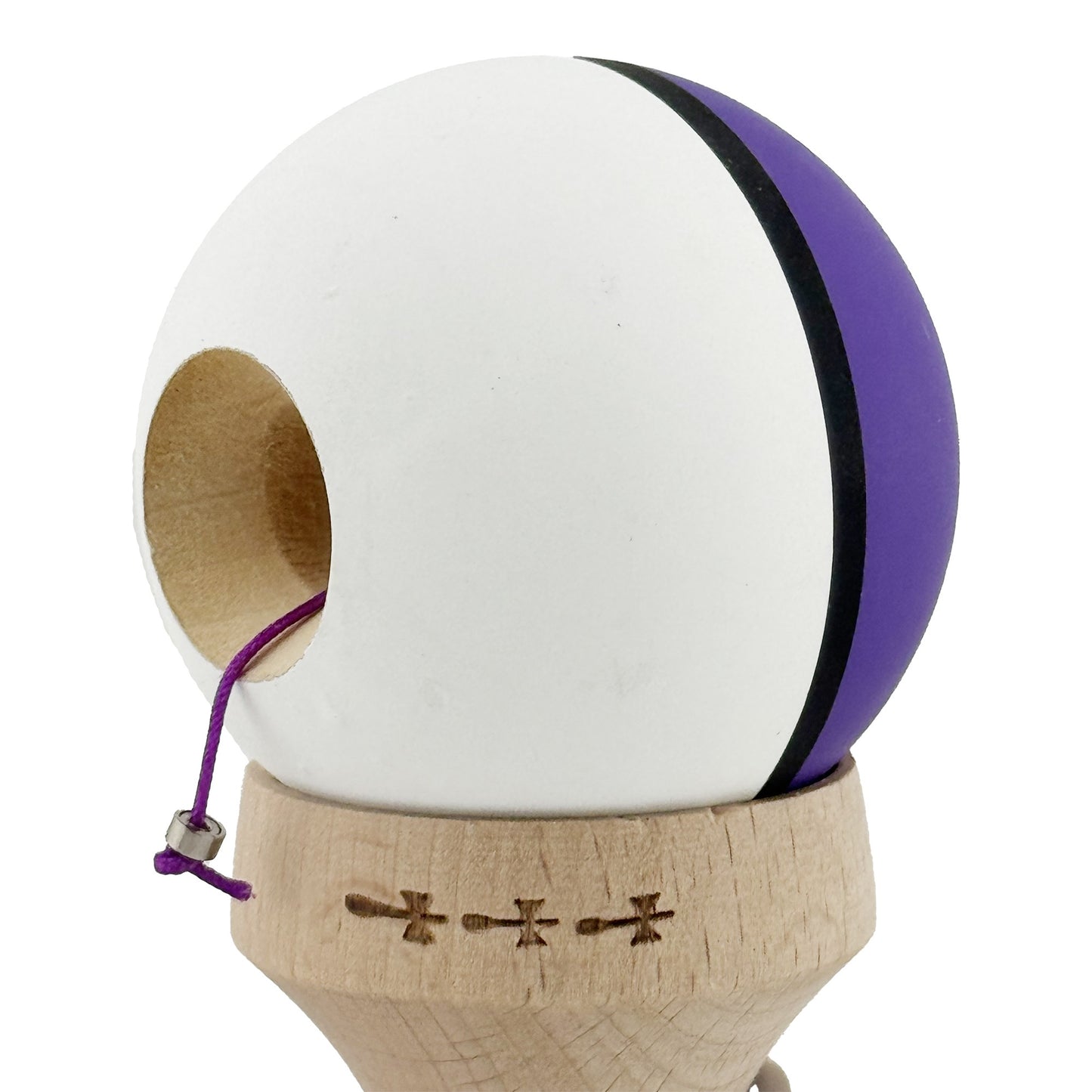 Kendama X Originala, Model V3 Violet / Negru / Alb, Profesionala, Cupe Mari King Size, Rubber Grip, Gaura in Baza, Rulment, Ata 62cm
