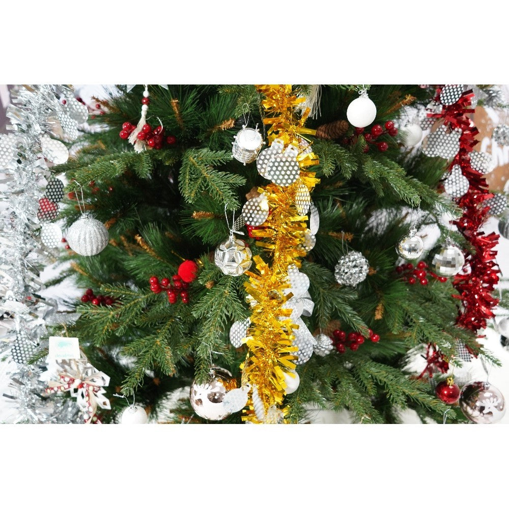 Brad Artificial de Craciun Decorat cu Conuri de Pin si Merisoare Rosii, 767 Ramuri, Suport Metalic Inclus, Inaltime 210 cm, Diametru 142 cm, Verde