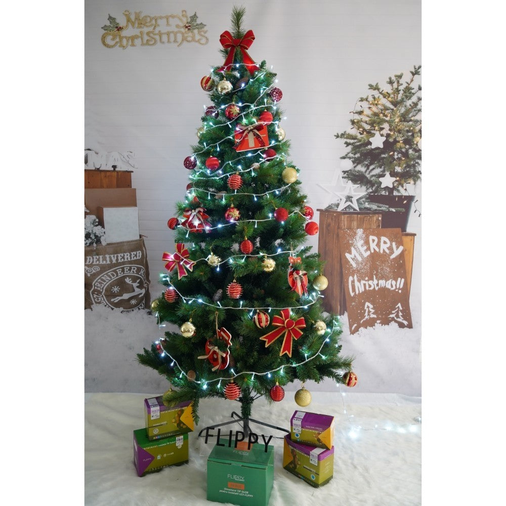 Brad Artificial de Craciun cu Conuri de Pin, Set Decorativ de Interior si Exterior, 1057 Ramuri Flexibile, Suport Metalic Inclus, Inaltime 210 cm, Diametru 114 cm, Verde