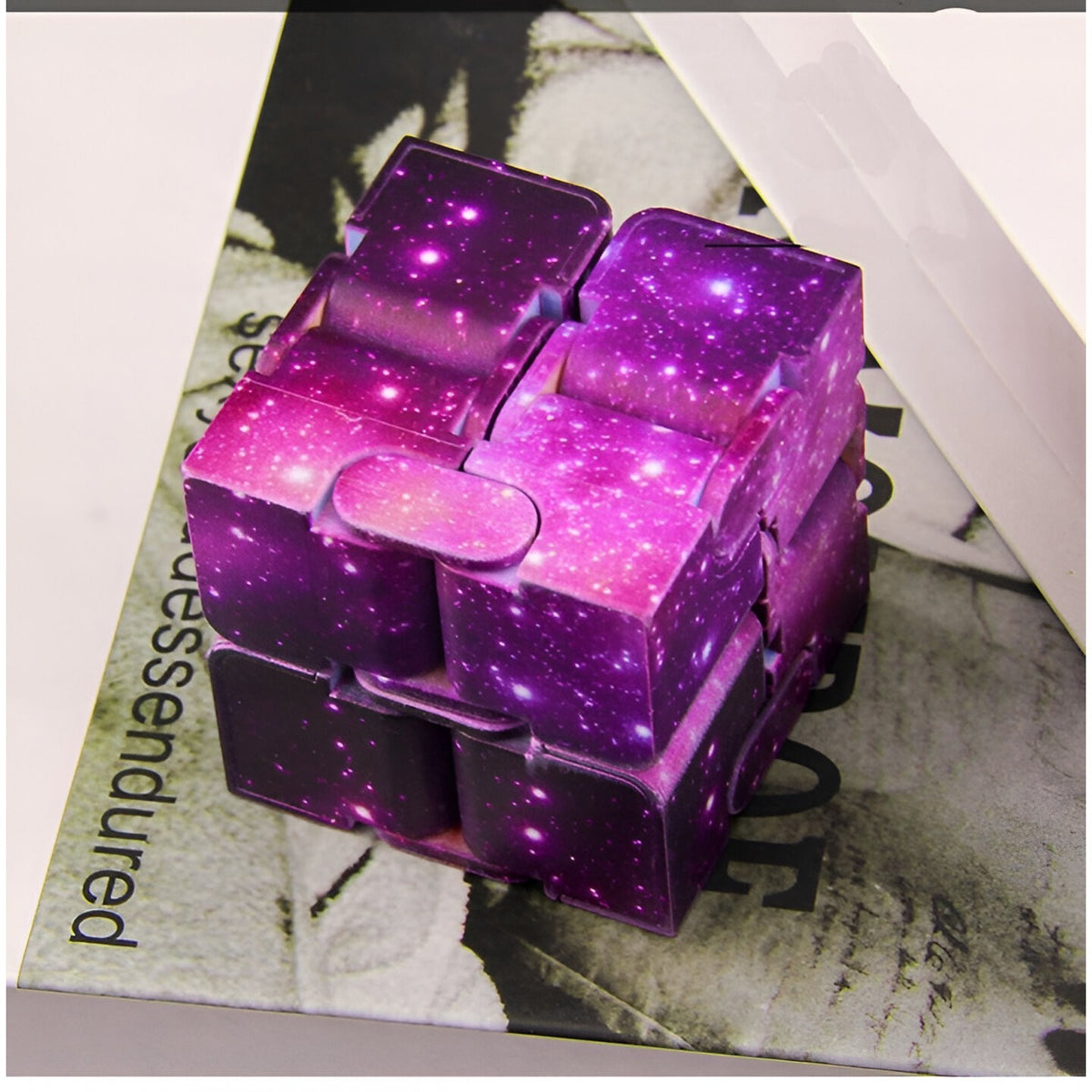 Cub Magic Antistres, Jucarie Interactiva cu Miscari Infinite, Plastic, 4x4x4cm, Violet
