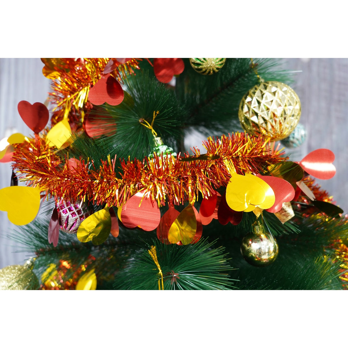 Beteala Craciun, Ghirlanda Decorativa Pufoasa, Folie PVC, Utilizare Interior si Exterior, Rosu, 2 m x 9 cm