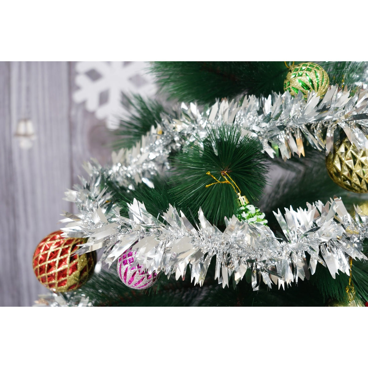 Beteala Craciun, Decoratiune Festiva Interior si Exterior, Folie PVC, Argintiu, 2 m x 6.5 cm