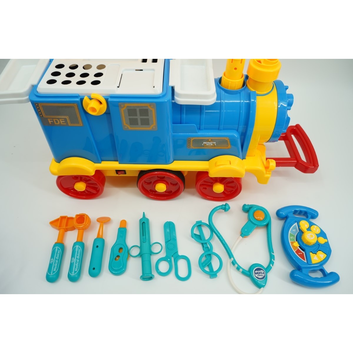 Locomotiva Interactiva cu Telecomanda Volan, Set Medical de Jucarie 4 in 1, Functii Muzicale si Luminoase, Design Tip Valiza Portabila, Material Plastic ABS, Multicolor