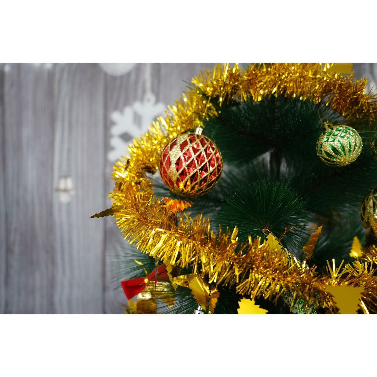 Beteala Craciun Stralucitoare, Decoratiune Pom si Interior, Folie PVC Flexibila, Auriu, 2 m x 9 cm