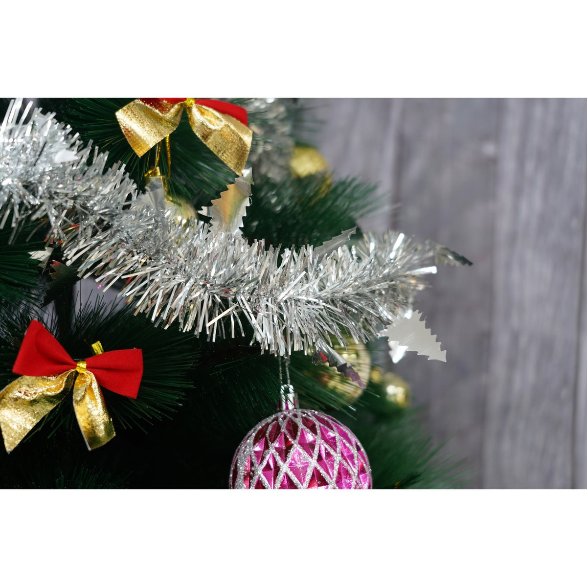 Beteala Craciun, Decoratiune Festiva Clasica, Folie PVC Flexibila, Utilizare Interior si Exterior, Argintiu, 2 m x 9 cm x 5 cm