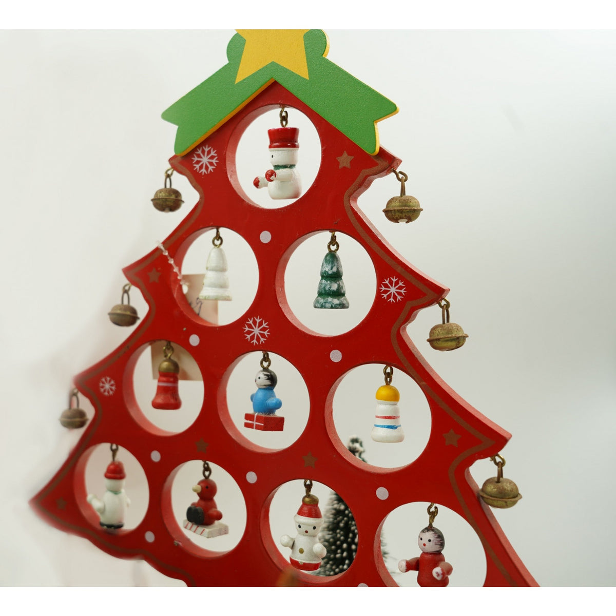 Decoratiune Craciun Tip Brad, 10 Cavitati Cu Ornamente Detasabile, Material Lemn, Rosu, 20.5 cm x 28 cm