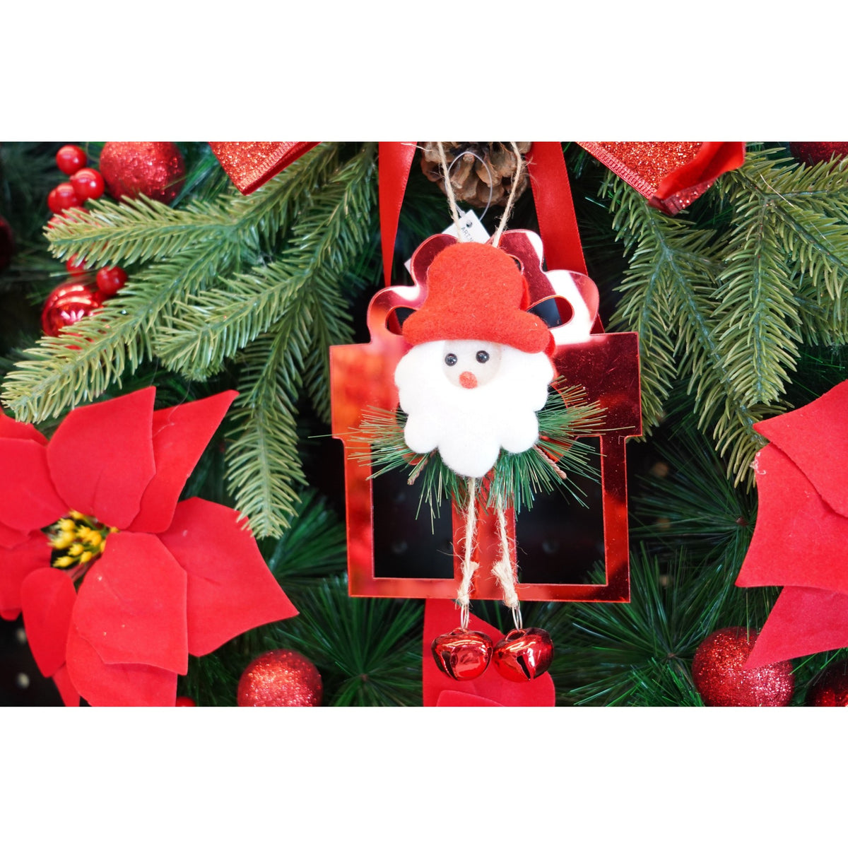 Ornament Brad Crăciun Cu Clopoței, Decorațiune Festivă Suspendată, Aspect Lucios, Acril, Roșu, 15 x 20 cm
