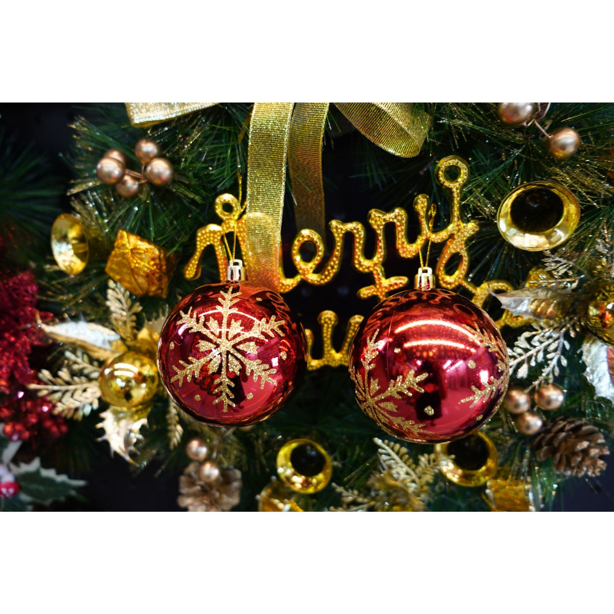 Set 6 Globuri pentru Brad de Craciun, Ornamente Sclipitoare din Plastic, Rosu si Auriu, Diametru 8 cm