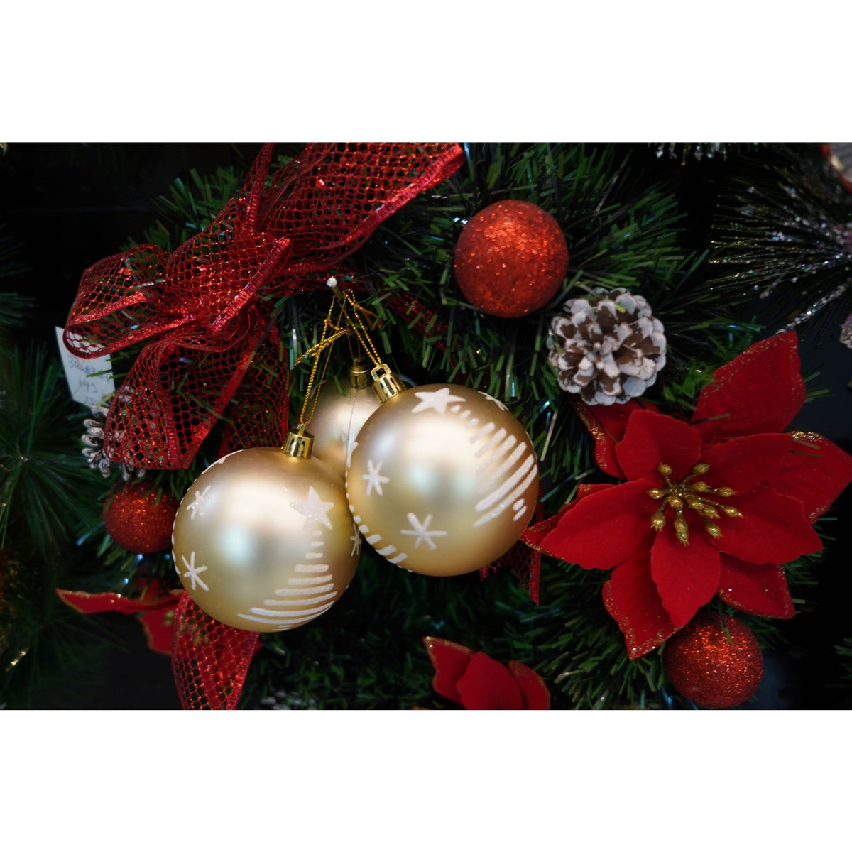 Set 6 Ornamente Brad, Globuri Crăciun cu Sclipici, Material Plastic Rezistent, Alb și Auriu, Diametru 7 cm