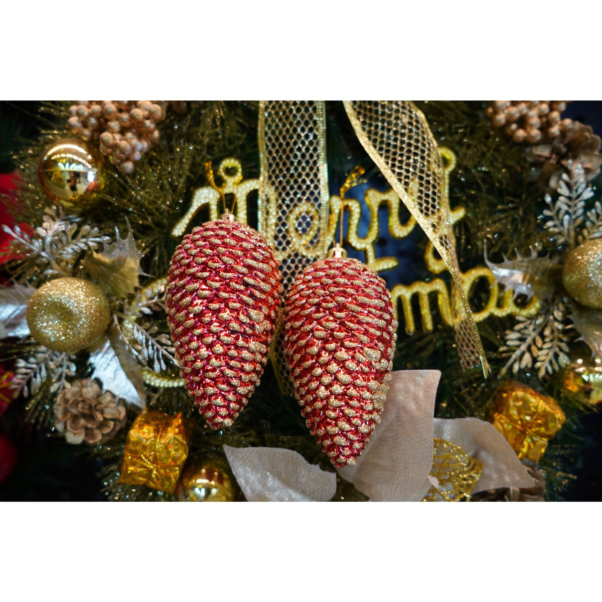 Set 4 Ornamente pentru Brad, Conuri de Crăciun cu Finisaj Sclipitor, Plastic, Roșu, Diametru 5.5 cm