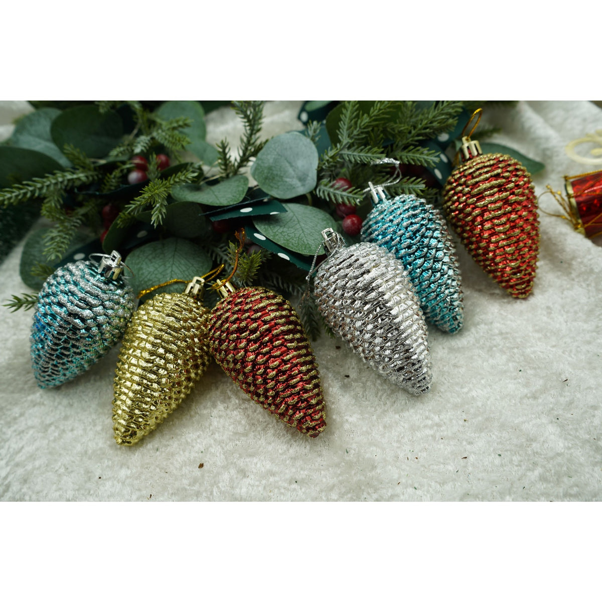 Set 6 Ornamente pentru Brad, Model Conuri, Finisaj Sclipitor, Plastic, Multicolor, 4.5 cm