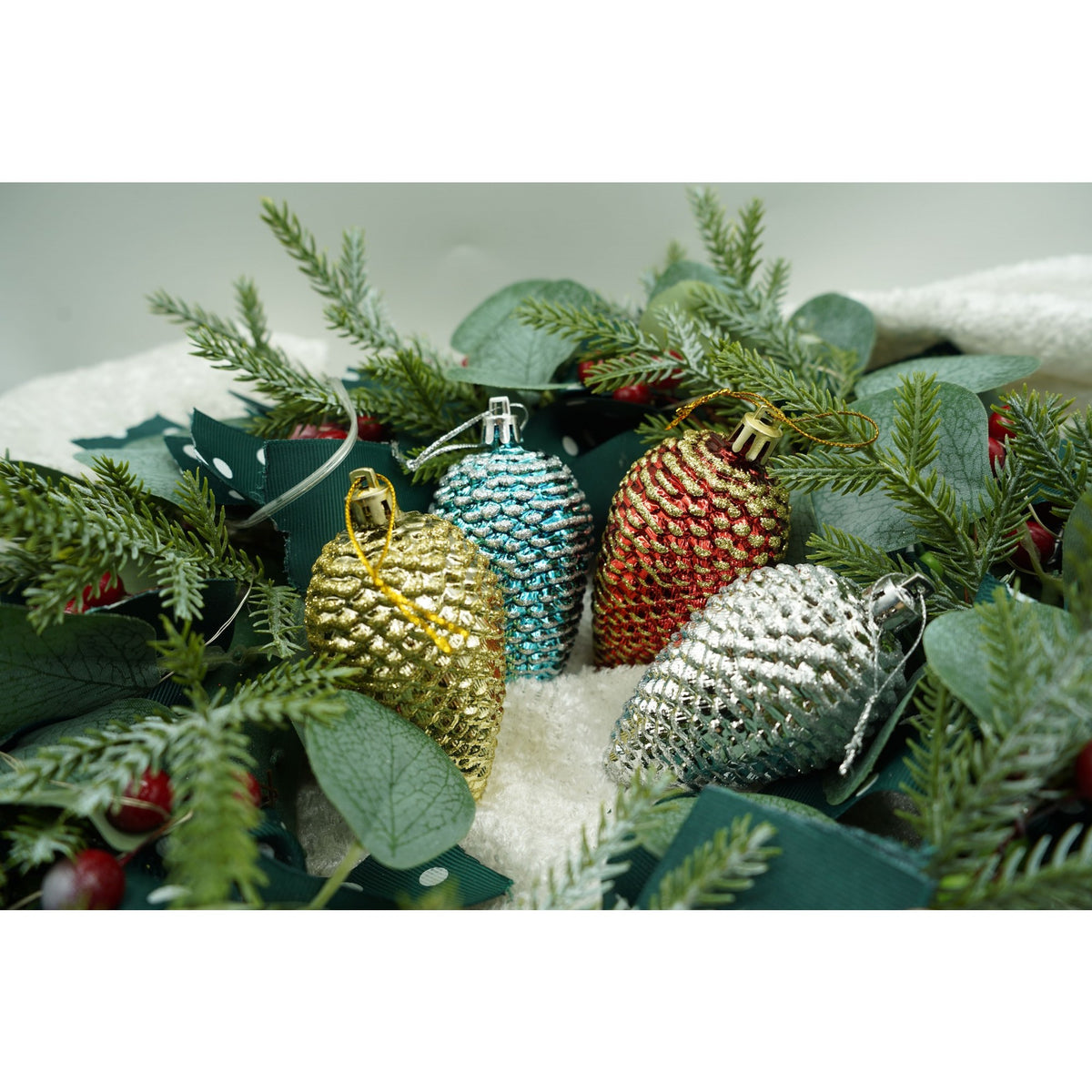 Set 6 Ornamente pentru Brad, Model Conuri, Finisaj Sclipitor, Plastic, Multicolor, 4.5 cm