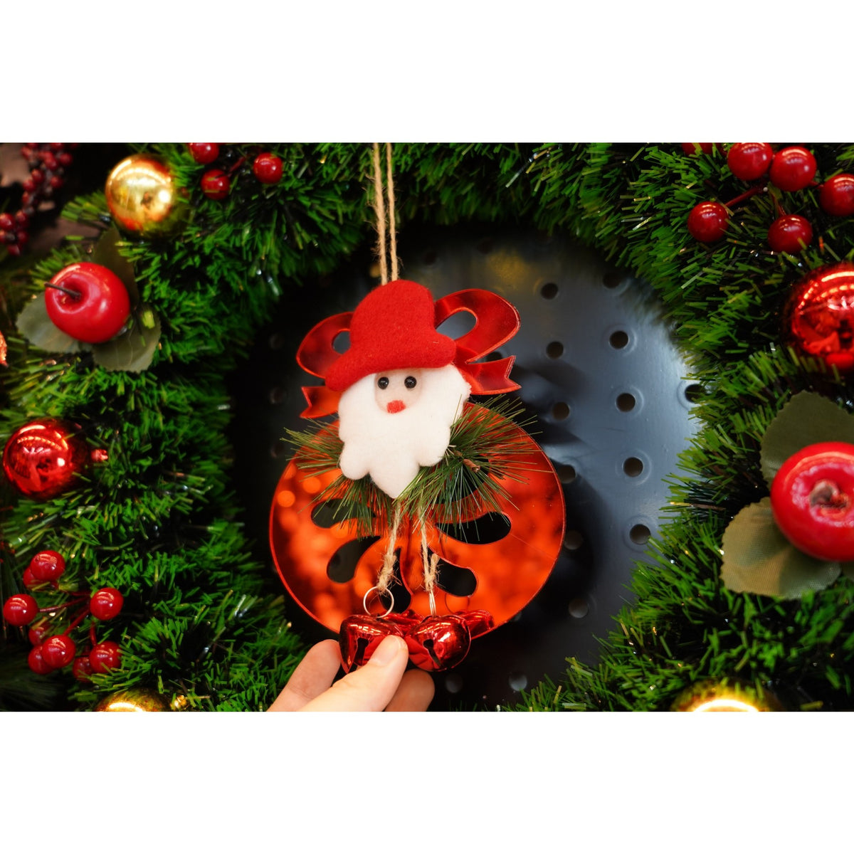 Ornament Brad Crăciun Rotund cu Clopoței, Model Decorativ Lucios, Acril, Roșu, 15 x 20 cm