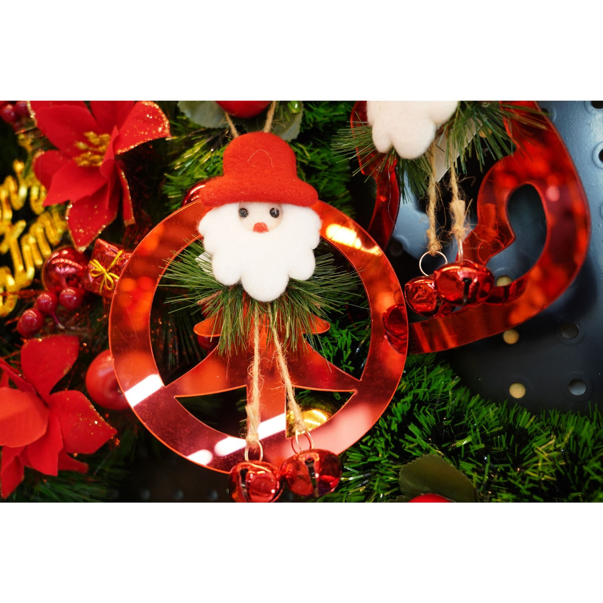 Ornament Brad de Craciun cu Clopotei, Decoratiune Festiva Suspendabila, Acril Rezistent, Rosu Lucios, 15 x 20 cm