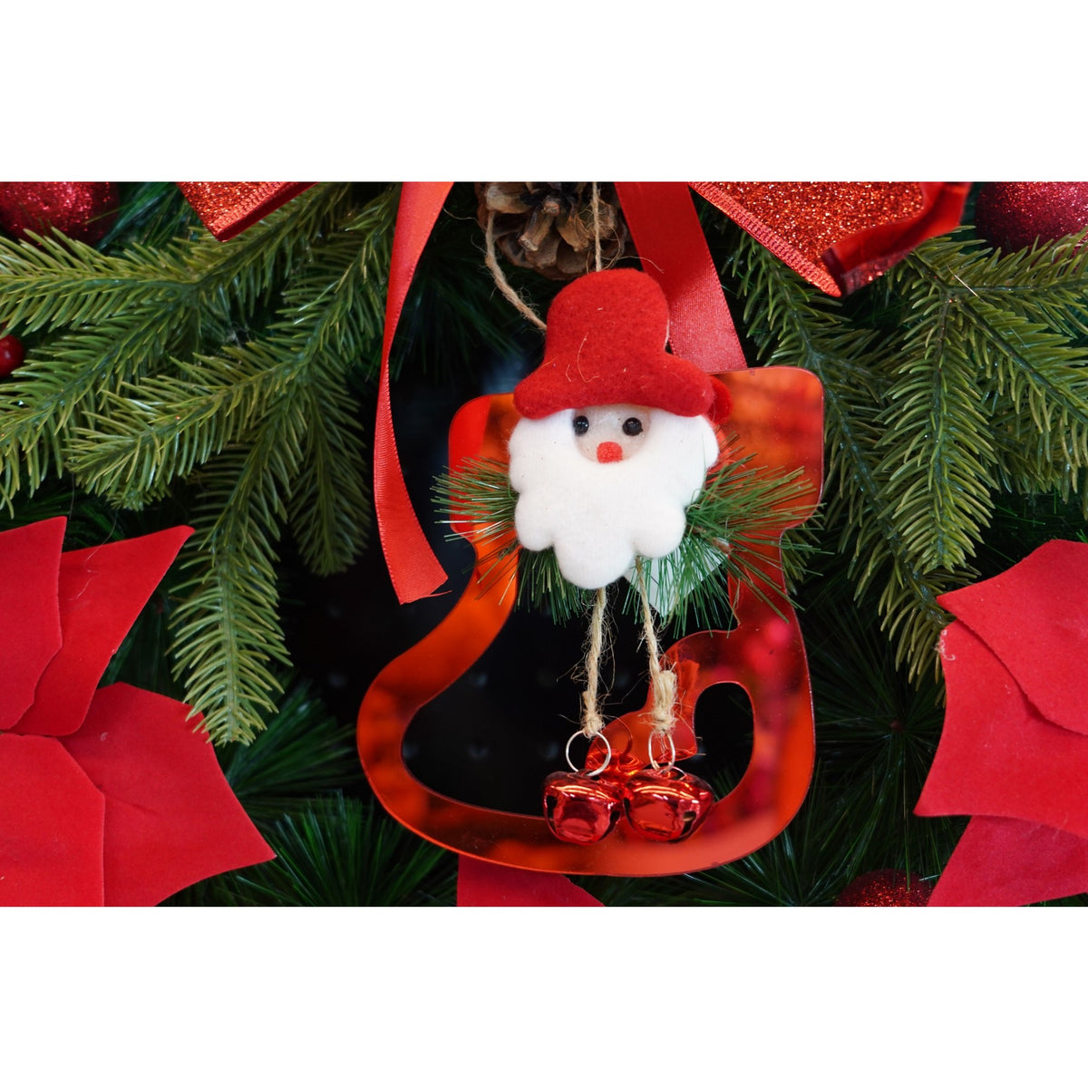 Ornament Brad Crăciun, Formă Gheață cu Clopoței, Finisaj Lucios, Acril Rezistent Interior și Exterior, Roșu, 15 x 20 cm