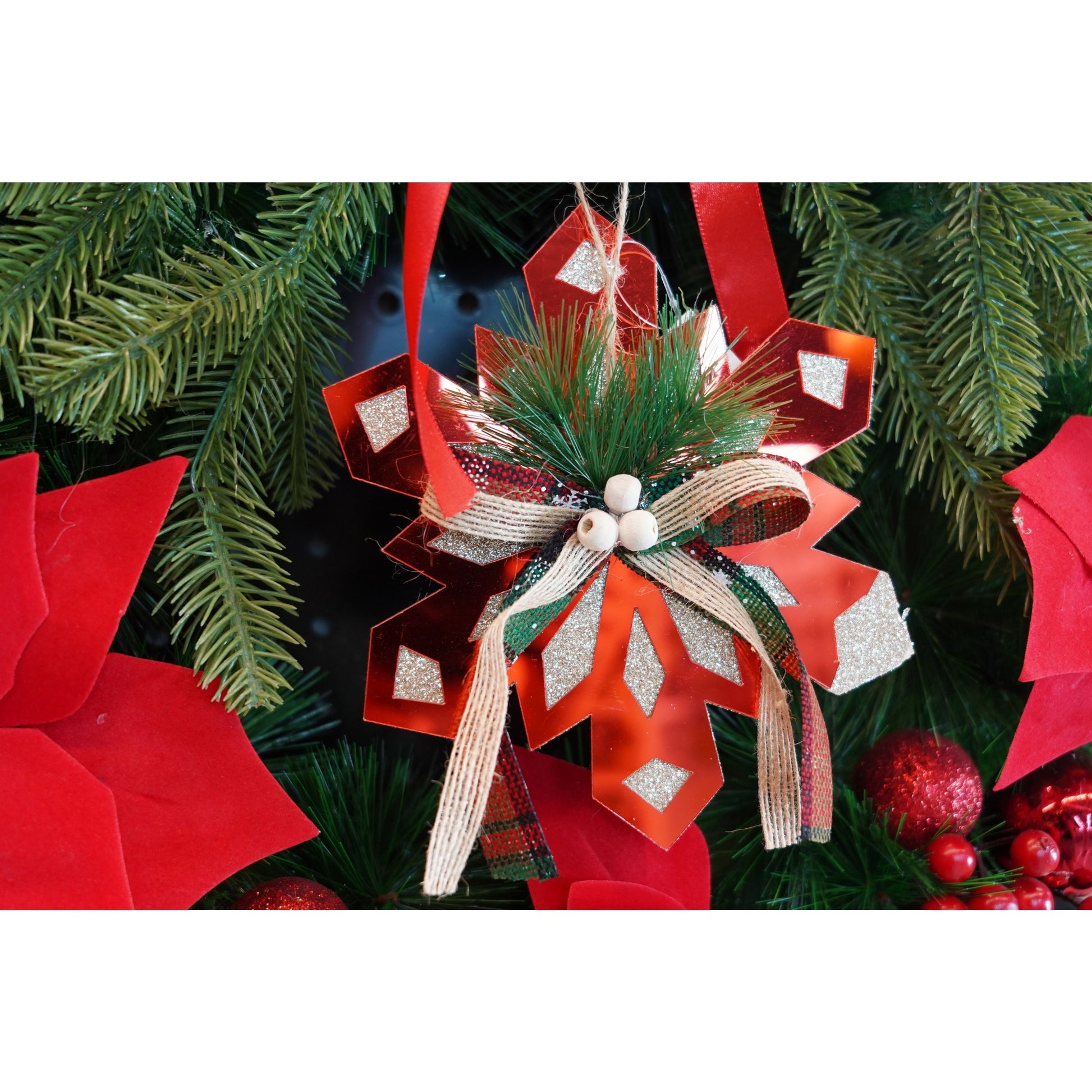 Ornament Brad Crăciun, Fulg de Nea Mare, Finisaj Lucios, Acril Rezistent, Interior și Exterior, Roșu, 15x15 cm