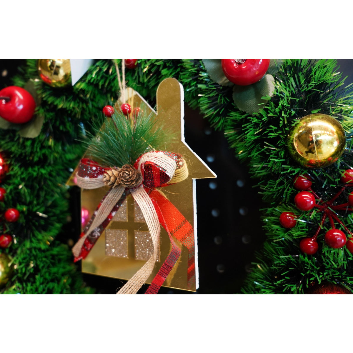 Ornament Brad Crăciun în Formă de Casă, Decorativ de Interior și Exterior, Acril Lucios, Auriu, 16 x 17 cm